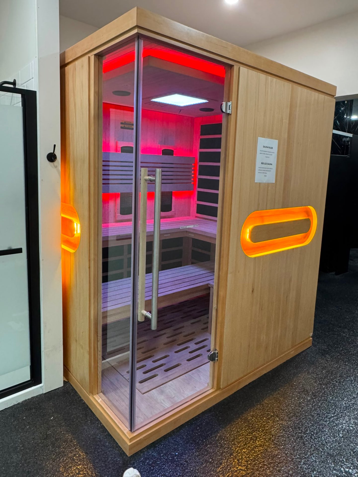 Sauna infrarouge à chromothérapie chez Le Club Fitness à LaSalle, Montréal